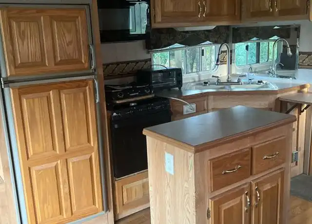Property at 9101 NE 37th Ave, Anthony, FL, 32617, 1 bed, 1 bath, [object Object]