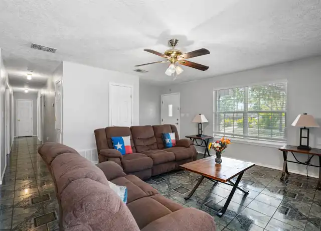Property at 201 Edward Dr, Del Rio, TX, 78840, 3 beds, 2 baths, [object Object]