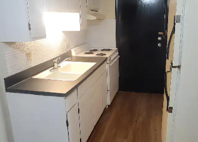 Property at 200 Madison St Unit 3D, Joliet, IL, 60435, 1 bed, 1 bath, [object Object]