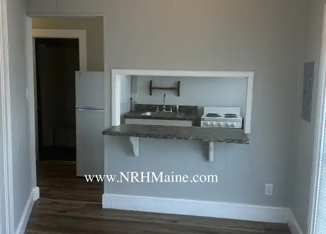 Property at 68 Pleasant St Unit 10, Auburn, ME, 04210, 1 bed, 1 bath, [object Object]
