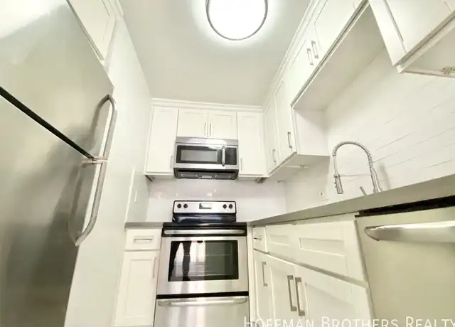 Property at 2106 S Bentley Ave Unit 2, West Los Angeles, CA, 90025, 2 beds, 1.5 baths, [object Object]