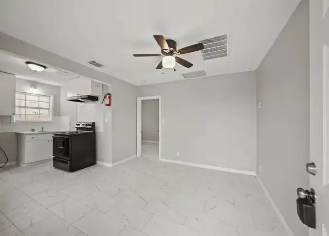 Property at 2002 Mustang Rd Unit 3, Alvin, TX, 77511, 1 bed, 1 bath, [object Object]