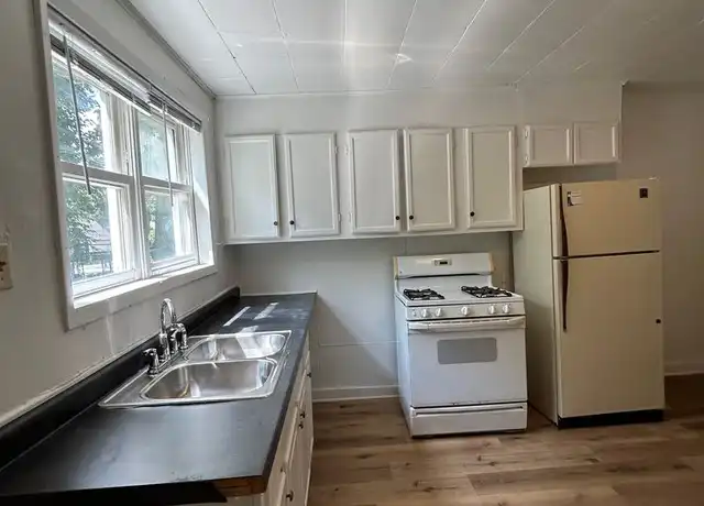 Property at 715 Oakland Ave Unit 1, Elkhart, IN, 46516, 1 bed, 1 bath, [object Object]