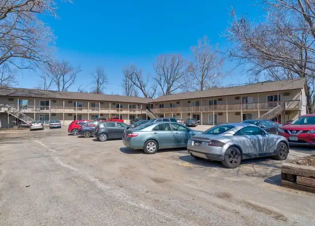Property at 740 Michael St Unit 5, Iowa City, IA, 52246, 1 bed, 1 bath, [object Object]