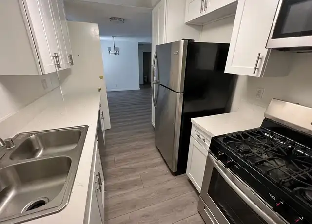Property at Santa Monica St. James - 911 9th St, Santa Monica, CA, 90403, 2-3 beds, 2 baths, [object Object]