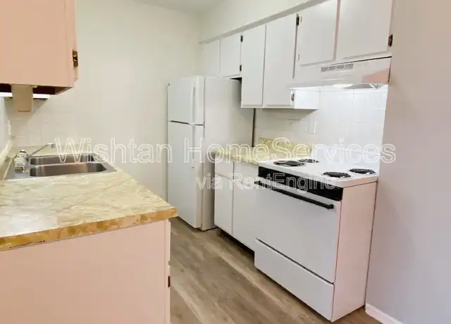 Property at 203 Charleston Blvd Unit 3, Macomb, IL, 61455, 1 bed, 1 bath, [object Object]