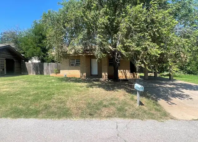 Property at 310 N 20th St, Clinton, OK, 73601, 2 beds, 1 bath, [object Object]