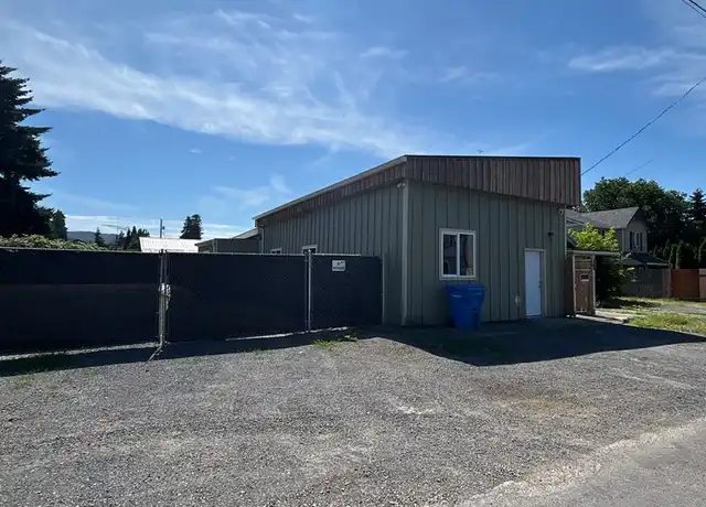 Property at 1408 S 5th Ave Unit B, Kelso, WA, 98626, 3 beds, 1 bath, [object Object]