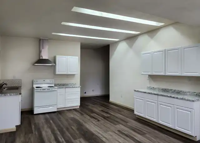 Property at 1408 S 5th Ave Unit B, Kelso, WA, 98626, 3 beds, 1 bath, [object Object]