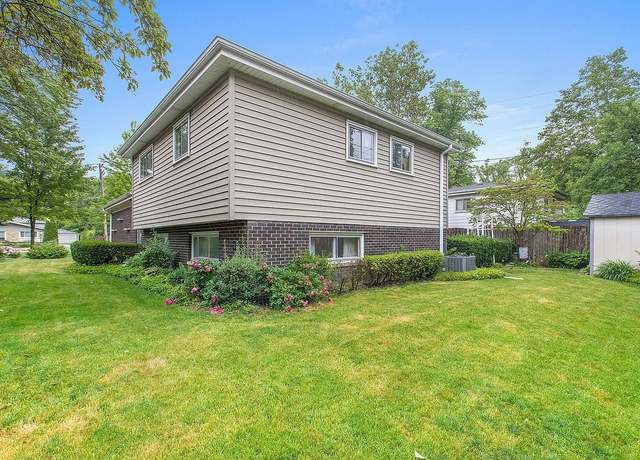 Photo of 129 Parkview Rd Unit 1, Glenview, IL 60025
