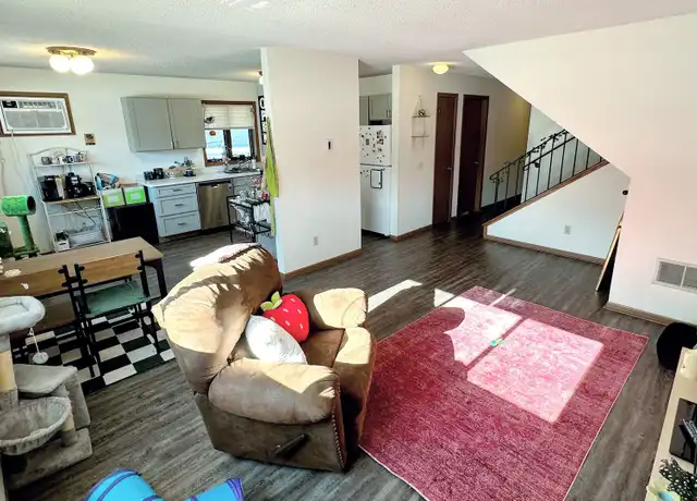 Property at 812 9th Ave SE, Minneapolis, MN, 55414, 3 beds, 1 bath, [object Object]