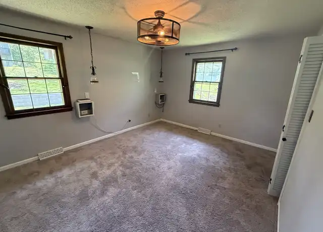 Property at 90 Grandview Dr, Warrensburg, MO, 64093, 4 beds, 3 baths, [object Object]