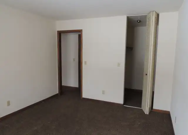 Property at 1308 Navajo Ln Unit 202, Waukesha, WI, 53186, 2 beds, 1 bath, [object Object]