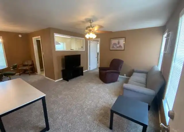 Property at 545 Bensdale Rd, Pleasanton, TX, 78064, 1 bed, 1 bath, [object Object]