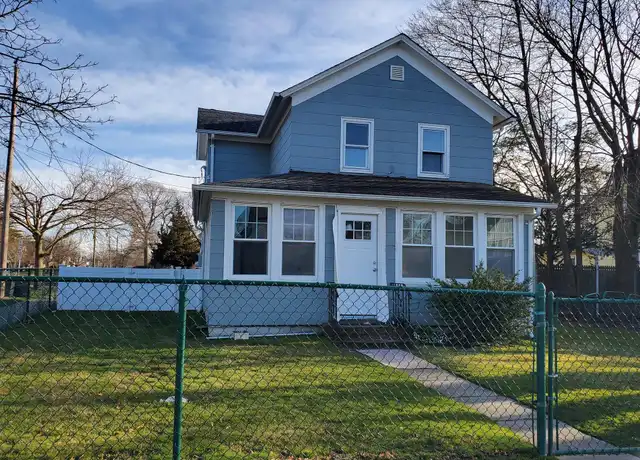 Property at 40 Amity St Unit Upper, Patchogue, NY, 11772, 1 bed, 1 bath, [object Object]