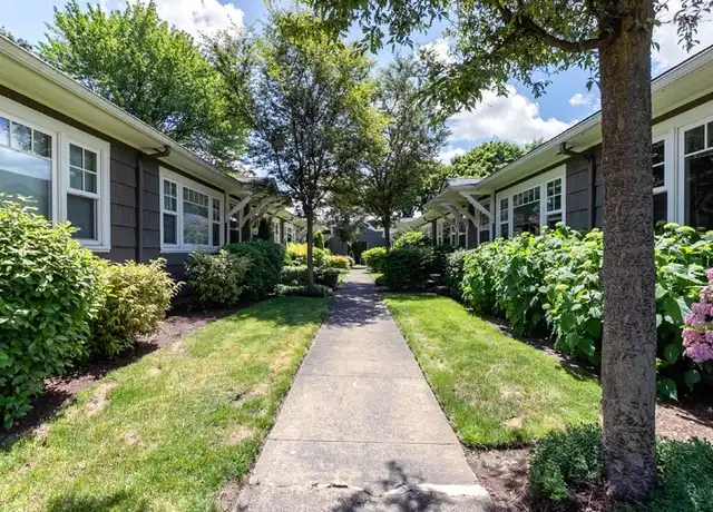 Property at HOLLADAY COURT APARTMENTS (CZOP08) - 2310 NE Weidler St, Portland, OR, 97232, 0 beds, 1 bath, [object Object]