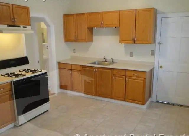 Property at 71 Winchester St Unit 1, Medford, MA, 02155, 3 beds, 1 bath, [object Object]