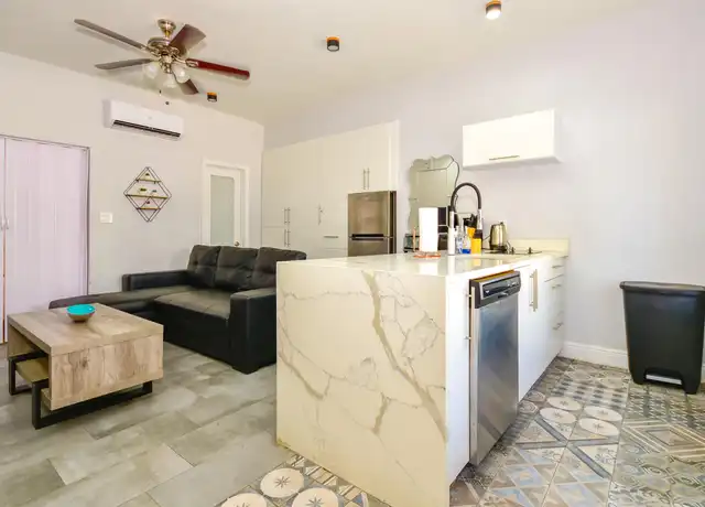Property at 824 NE 4th St Unit 4, Fort Lauderdale, FL, 33301, 1 bed, 1 bath, [object Object]