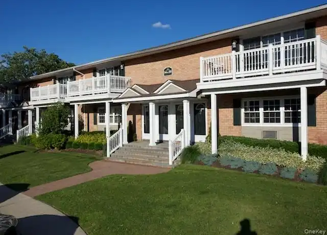 Property at 30 Claire Ct Unit 30, West Babylon, NY, 11704, 1 bed, 1 bath, [object Object]