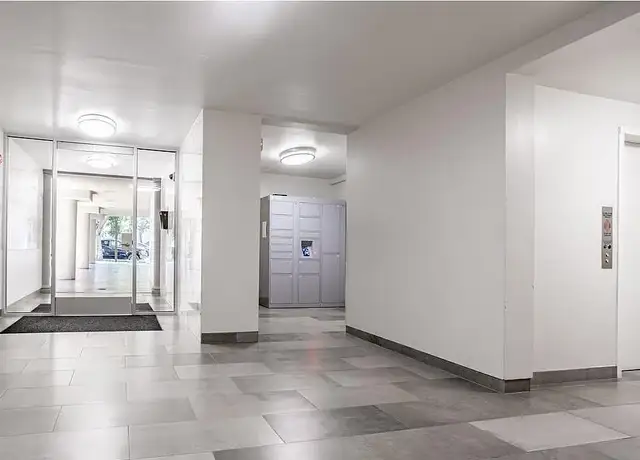 Photo of 412 S Willaman Dr, Los Angeles, CA 90048