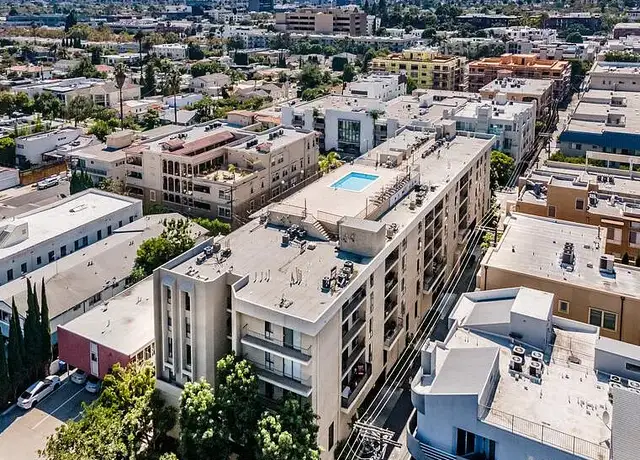 Photo of 412 S Willaman Dr, Los Angeles, CA 90048