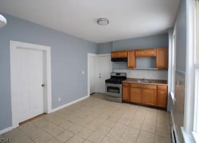 Property at 159 3rd St Unit 1, Elizabeth, NJ, 07206, 3 beds, 1 bath, [object Object]