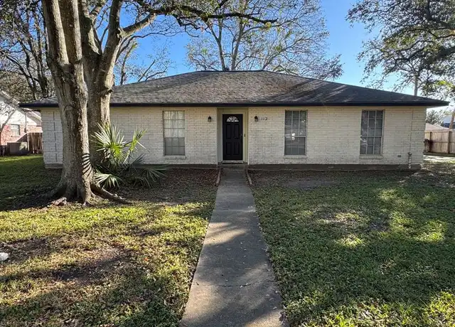 Property at 112 Rose Trl, Lake Jackson, TX, 77566, 3 beds, 2 baths, [object Object]