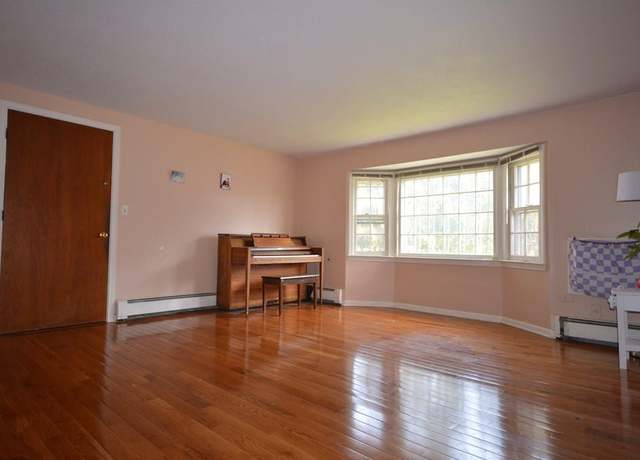 Photo of 1 Town House Ln #1, Acton, MA 01720