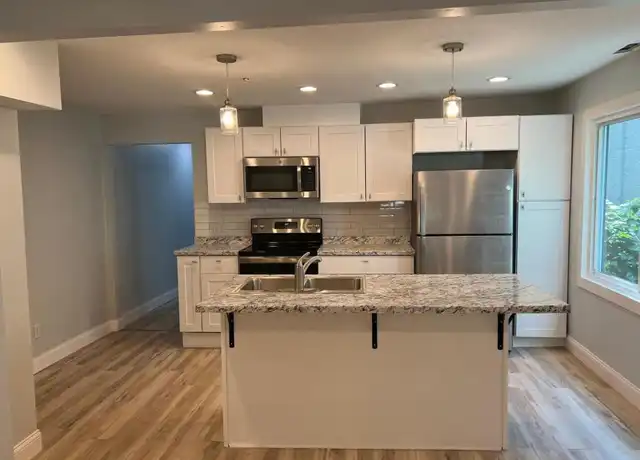 Property at 910 Oliver Ave N, Minneapolis, MN, 55411, 3 beds, 1 bath, [object Object]