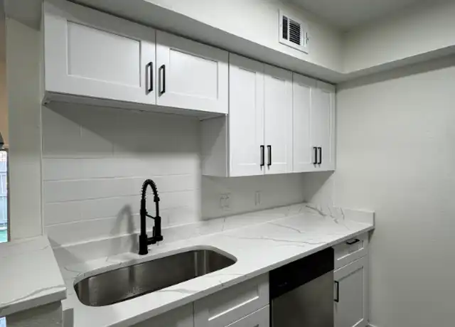 Property at 170 De Chantle Rd #202, San Antonio, TX, 78201, 2 beds, 1 bath, [object Object]
