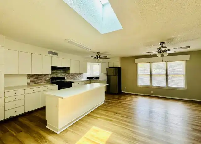 Property at 1804 N Broadway St, McAllen, TX, 78501, 4 beds, 2 baths, [object Object]