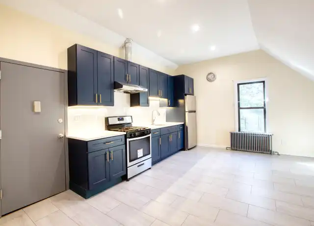 Property at 247 Willow St Unit 3rd FL, Waterbury, CT, 06710, 3 beds, 1 bath, [object Object]