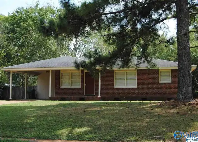 Property at 2208 Glen Iris Cir NW, Huntsville, AL, 35810, 3 beds, 1.5 baths, [object Object]