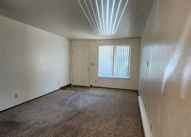 Property at 635 S 5th St Unit 635-01, Lebanon, OR, 97355, 1 bed, 1 bath, [object Object]