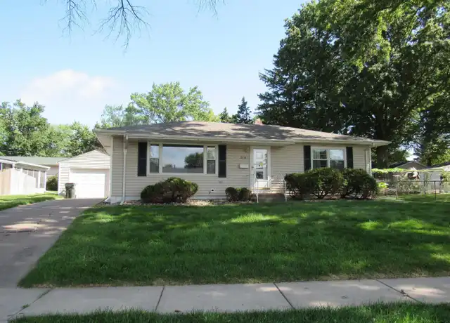 Property at 2154 W 36th St, Davenport, IA, 52806, 2 beds, 2 baths, [object Object]