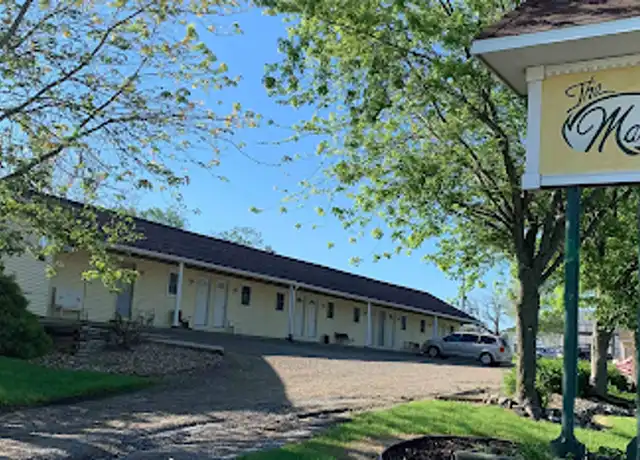 Property at 917 W Walnut St Unit 4, Bloomfield, IA, 52537, 2 beds, 1 bath, [object Object]