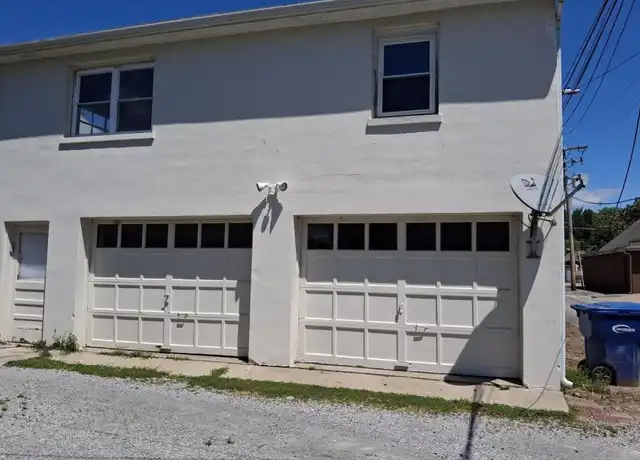 Property at 204 5th St, Carmi, IL, 62821, 1 bed, 1 bath, [object Object]