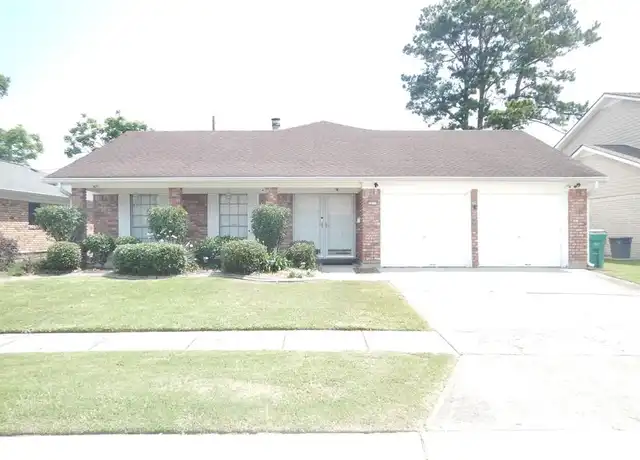 Property at 2033 S Glencove Ln, Gretna, LA, 70056, 4 beds, 2 baths, [object Object]