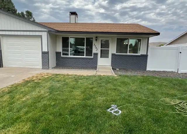 Property at 3307 Castlevale Rd Unit B, Yakima, WA, 98902, 2 beds, 1 bath, [object Object]