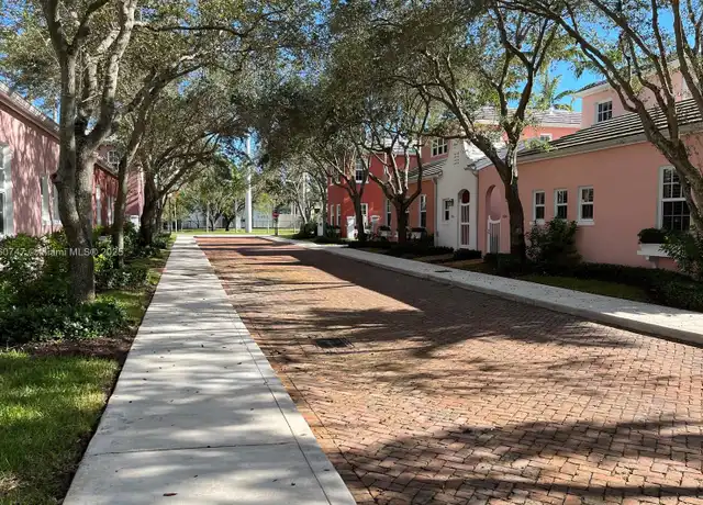 Property at 570 Loretto Ave #10, Coral Gables, FL, 33146, 3 beds, 3 baths, [object Object]