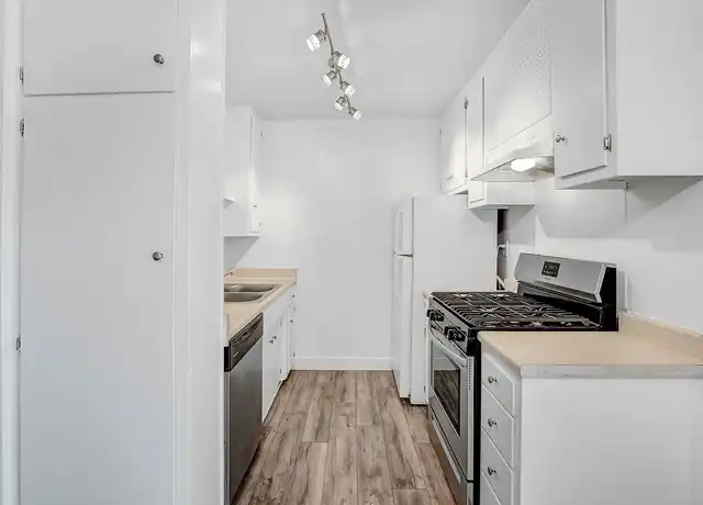 Property at Hobart Continental Apartments - 1550 N Hobart Blvd, Los Angeles, CA, 90027, 1 bed, 1 bath, [object Object]