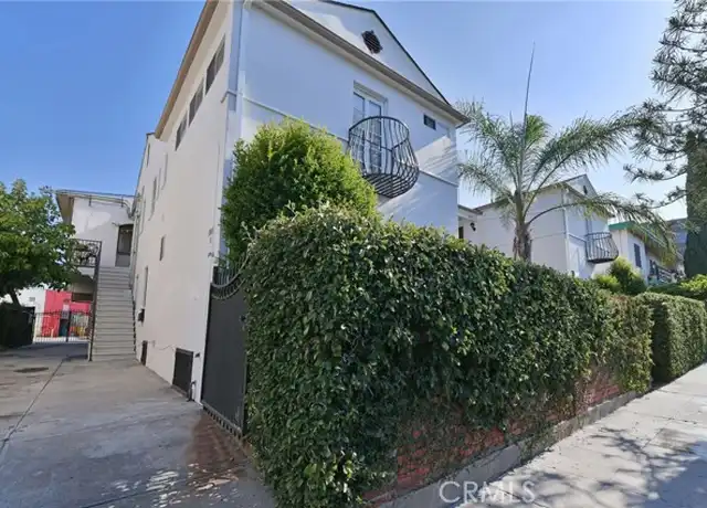 Property at 7929 Blackburn Ave Unit 6, Los Angeles, CA, 90048, 2 beds, 1 bath, [object Object]