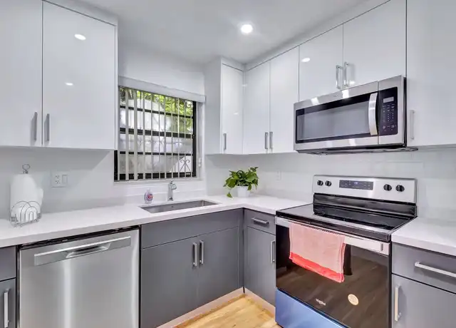 Property at 109 E 16th St, Hialeah, FL, 33010, 1 bed, 1 bath, [object Object]