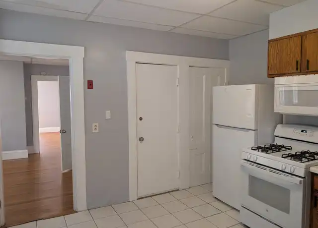 Property at 126 Ash St Unit 1, Waltham, MA, 02453, 1 bed, 1 bath, [object Object]