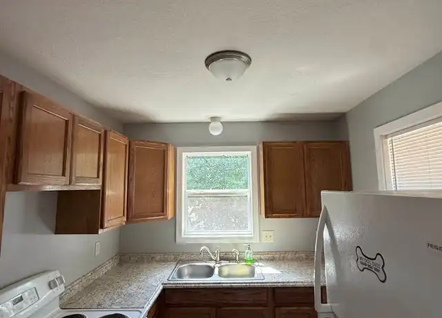 Property at 404 S Water St Unit B, Liberty, MO, 64068, 1 bed, 1 bath, [object Object]