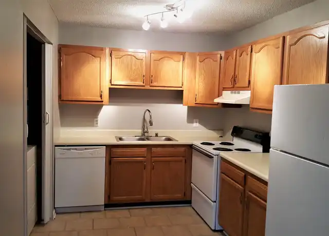 Property at 1542 Diuguid Dr Unit 1542 J, Murray, KY, 42071, 4 beds, 2 baths, [object Object]