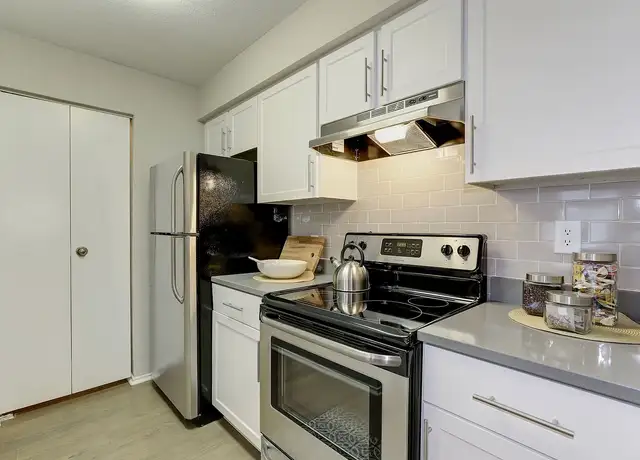 Photo of 6731 Old Waterloo Rd, Elkridge, MD 21075