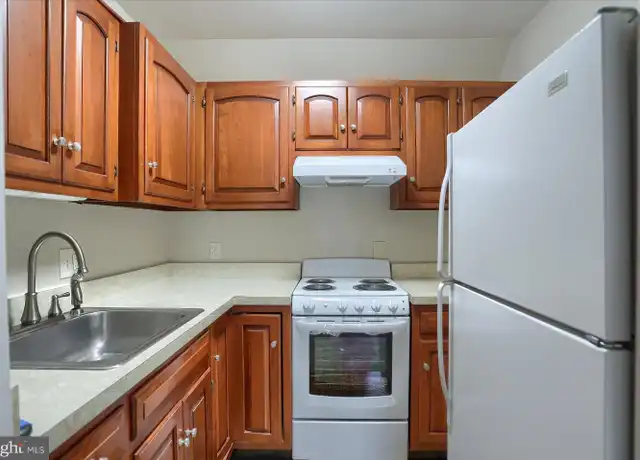 Property at 1515 Woodcrest Cir Unit 2ND FLOOR, Harrisburg, PA, 17112, 1 bed, 1 bath, [object Object]