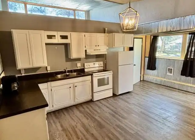 Property at 638 Washakie St, Lander, WY, 82520, 1 bed, 1 bath, [object Object]