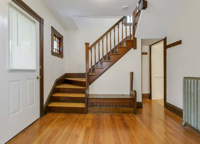 Photo of 39 Warren Ave, Weston, MA 02493